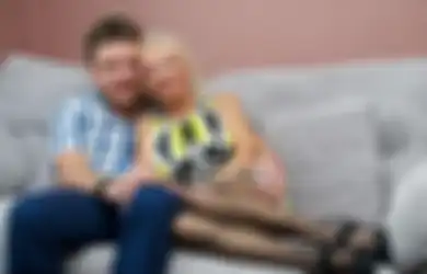 Persetan dengan Nenek-nenek, Pria Muda Ini Kepincut Pacari Nenek 66 Tahun, Karena Terbuai Lekuk Tubuh dan Bagian Intim Sang Nenek yang Sudah Dirombak Ini