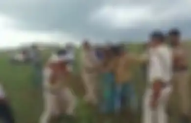 Tak Berkutik dan Pasrah, Pasangan dari Kasta Rendah India Dipukuli dan Panen Dihancurkan oleh Polisi, Setelah Itu Berniat Bunuh Diri