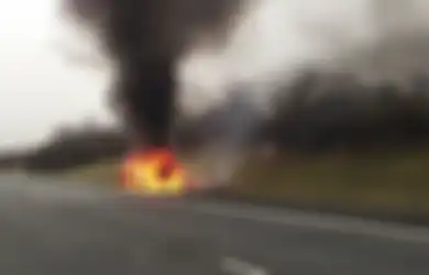 Bisa Picu Korsleting Listrik Kalau Ngasal, Perhatikan Hal Ini Saat Ngecas Hape di Power Output Mobil