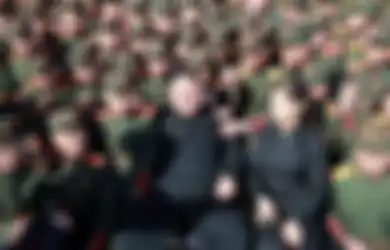8 Rahasia di Balik Pernikahan Kim Jong-Un, Termasuk Tradisi Membungkus Sepasang Ayam Jantan dan Betina dengan Kain Merah serta Biru di Altar untuk Diberi Makan Cabai dan Bunga