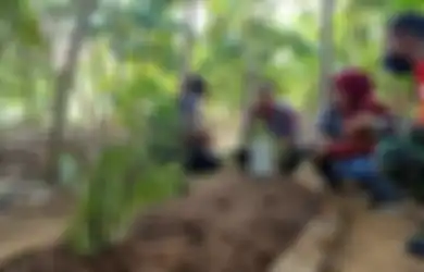 Memilukan, Pekerja Sosial Ini Makamkan Jasad Tak Dikenal hingga Belikan Batu Nisan, 3 Bulan Kemudian Baru Terungkap Jasad Itu Anaknya Sendiri yang Hilang, Begini Kisahnya