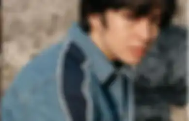 Angga Yunanda Posting Poster Film Terbarunya, Netizen: 'Taehyung Lokal'