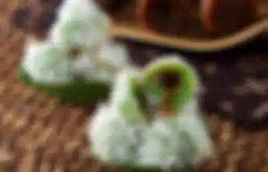 Viral di TikTok, Kisah Mbah Sri Penjual Klepon di UB yang Usianya Sudah Menginjak  90 Tahun
