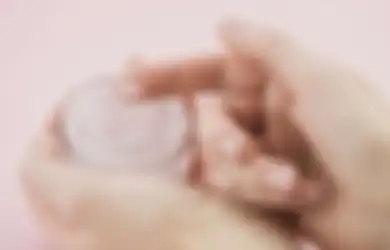 Waspada! Wanita Ini Syok saat Tubuhnya Dipenuhi Guratan Merah Usai Pakai Skincare, Begini Penjelasan dari Ahli