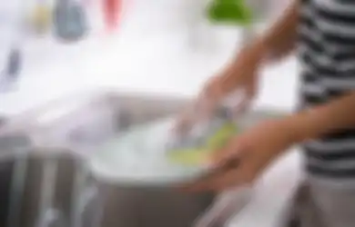 Dikira Masih Bersih, Padahal Spons Cuci Piring Tak Boleh Dipakai sampai Berbulan-bulan, Kalau Tak Mau Dampak Buruk Ini akan Mengintai Seisi Rumah