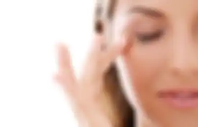 Ahli Dermatologis Sarankan Atasi Kulit Sekitar Mata Bengkak dengan 3 Cara Pamungkas Ini, Dijamin Langsung Kempes!