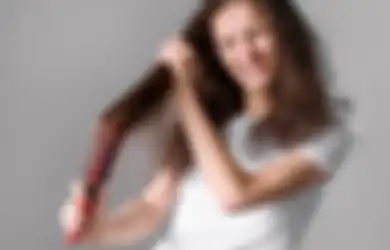 Kebiasan yang Sering Kamu Lakukan saat Menyisir Rambut Bisa Sebabkan Kerusakan dalam Jangka Panjang, Yuk Simak Penjelasannya