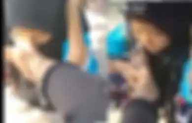 Kelewat Batas, Sekelompok Remaja Putri Membully Teman Sendiri hingga Paksa Cium Kaki Berkali-kali, Begini Kronologinya!