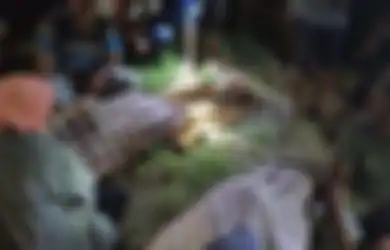 Mengharukan, Suami-Istri Ini Meninggal Saling Berpelukan Karena Istri Tak Kuasa Menahan Lara Melihat Suaminya Terbujur Kaku Tersengat Listrik
