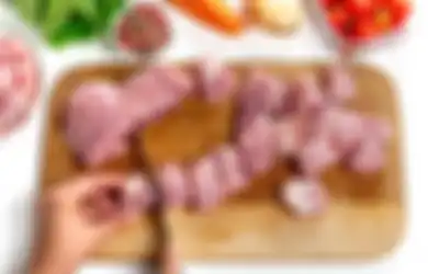 Gampang! Begini Cara Menghilngkan Bau Prengus Daging Kurban, Salah Satunya Dimasak dengan Jahe dan Bawang Putih
