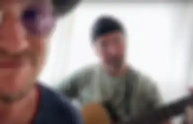 Personel U2 Bikin Cover 'Stairway To Heaven' Buat Para Kru Panggungnya Yang Sering Soundcheck Pake Lagu Led Zeppelin