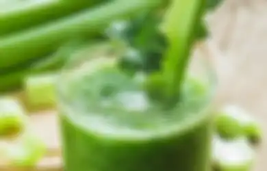 Khasiatnya Bukan Main, Minum Jus Seledri Selama Seminggu Penuh Wanita Ini Langsung Rasakan Manfaat untuk Tubuh, Mulai dari Meredakan GERD Hingga Buat Kulit Lebih Mulus!