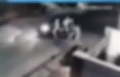 Motornya Jalan Pelan-pelan Cari Alamat, Emak-emak Driver Ojol Ini Nekat Rebut Celurit Begal Sampai Bikin Lawannya Lari Tunggang Langgang, Aksinya Jadi Tersebar Kemana-mana