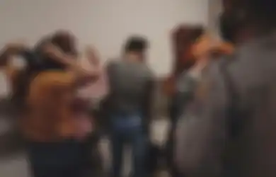Jemput Sang Anak yang Terjaring Razia Saat Jajakan Tubuhnya pada Laki-laki Hidung Belang, Ibu Ini Syok Sampai Pingsan Lihat Alat Kontrasepsi: Biar Mama Aja yang Cari Biaya...