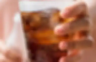 Segarkan Tenggorokan Habis Motret, Siapa Sangka 2 Jenis Minuman Ini Bisa Hilangkan Daya Tahan Tubuh Kita, Masih Tetap Mau Minum?