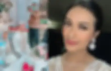 Selalu Pasang Badan Buat Keluarganya, Iis Dahlia Cuma Lakukan Ini Saat Anak Angkatnya Tertimpa Masalah Usai Beberapa Minggu Menikah