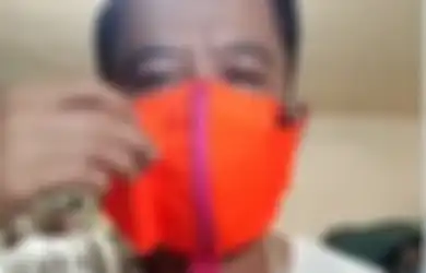 Inovatif Tapi Kayaknya Nggak Solutif, Penjahit Bikin Masker Khusus Buat Bapak-bapak Perokok