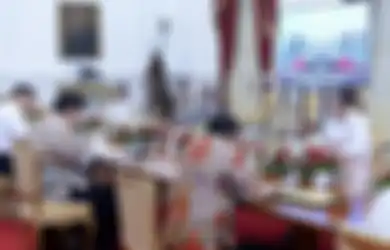 Dokter Yuri Koar-koar Minta Warga Pakai Masker yang Benar, Presiden Jokowi Malah Tertangkap Kamera Pimpin Rapat Menteri Tanpa Penutup, Begini Penjelasan Istana
