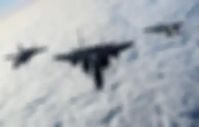 Kian Menegangkan, Amerika Pamer Bisa Pukul Mundur Pembom Strategis Rusia, Kini Jet Tempur Sukhoi Su-27 Usir 2 Pengintai AS di Perbatasan