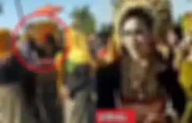 Cinta Tanpa Restu Orang Tua Hanya Akan Berakhir Kandas, Sambil Menangis Pengantin Wanita Ini Peluk Mantan Kekasihnya, 4 Tahun Pacaran Hanya Berakhir Menjadi Pembawa Payung