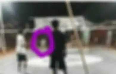 Duduk Santai Layaknya Penonton, Peserta Turnamen Badminton Dibuat Merinding Lihat Potret Pertandingannya Ditonton Sosok Mirip Kuntilanak, si Pemilik Foto Angkat Bicara