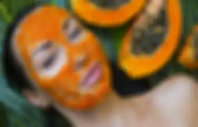 DIY Masker Pepaya, Bisa Jadikan Kulit Kenyal & Awet Muda Terus!