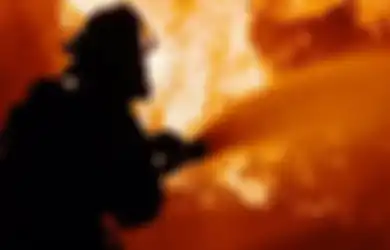 Romantis Jadi Tragis, Sebuah APAR Terbakar Akibat Cowok Lamar Pacarnya Pake 100 Lilin 