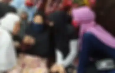 Tonton Video Sang Putra Dimakamkan dengan Prosedur Covid-19, Begini Ekspresi Ibunda Jaksa Fedrik Adhar, Hanya Diam Seribu Bahasa Hingga Tak Ada Air Mata yang Keluar