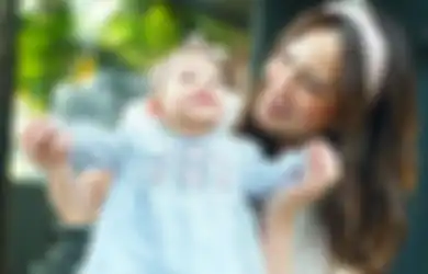 Dapat Dua Kado Spesial hingga Butuh Tiga Orang untuk Angkat dari Syahrini, Shandy Aulia Malah Protes Gegara Kesalahan Ini: Tapi Aunty...