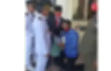 Curi Perhatian Orang-orang Sekitar, ASN Ini  Menangis di Hadapan Bupati Aceh Utara, Minta Istrinya Diangkat Jadi Tenaga Honorer