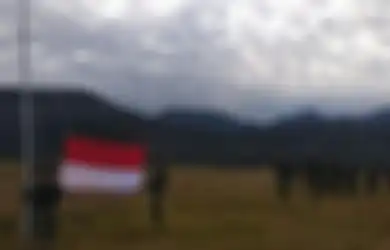 Pukul Mundur KKB Papua, Satgas Yonif Raider 323/Buaya Putih Kostrad Kibarkan Bendera Merah Putih di Markas Egianus Kogoya, Wilayah Hukum Kedaulatan NKRI Kembali Dikukuhkan