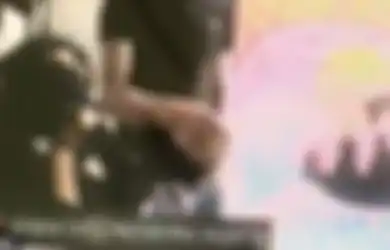 Sedang Belajar via Zoom, Tiba-tiba Gadis Ini Diikat dan Mulutnya Disumpal oleh Perampok di Hadapan Teman Sekelasnya