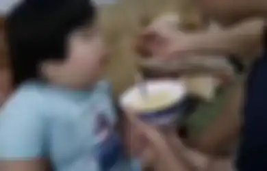 Netizen Beri Kecaman Keras, Orangtua Ini Paksa Anaknya 3 Tahun untuk Makan Terus Agar Bobotnya Mencapai 50 Kg Demi Konten