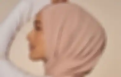 3 Hair Mist Hijab yang Bikin Rambut Kita Anti Bau Apek Saat Berhijab!
