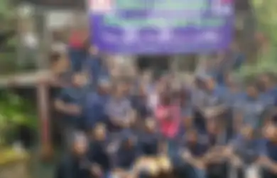 7 Komunitas Unik di Indonesia, Ada Perkumpulan Orang Yang Suka Nongkrong di Kuburan