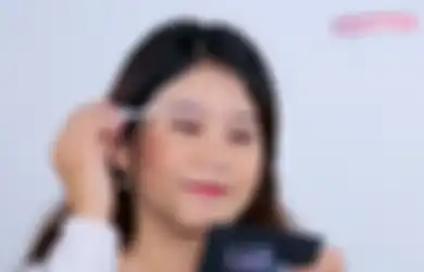 Tutorial Membentuk Alis Cukup Pakai Lem Bulu Mata. Lagi Viral!