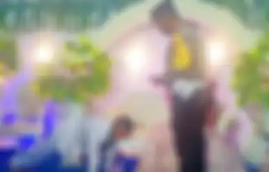 Nekat Tak Pakai Masker, Pengantin Pria Disuruh Push Up di Pelaminannya Sendiri