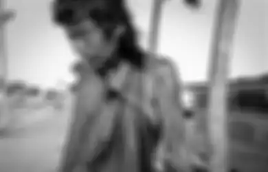 10 Tahun Jadi Fotografer Jalanan, Wanita Ini Tercengang  Seolah Mengenal Sosok Gelandangan Ini, Setelah Sadar Hal Ini Ia Terenyuh Tahu Identitas Asli Gelandangan Itu