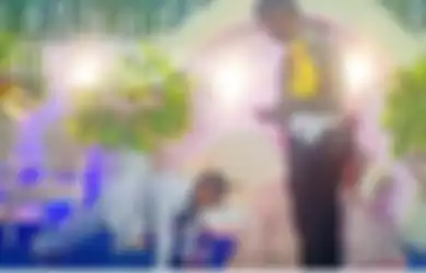 VIRAL, Pengantin Pria Ini Dihukum Push Up di Atas Pelaminan Sampai Buat Tamu Undangan Ngakak Berjamaah, Terungkap Ini Alasan Mengjutkannya