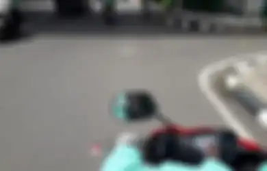 Nyeleneh Bin Kocak, Driver Ojol Dapet Orderan Usir Cicak Dari Pelanggan