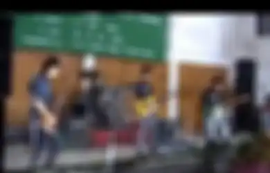 Penting Pede! Beredar Video Band Bawain Lagu Guns N'Roses, Vokalisnya Amazing