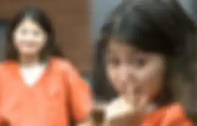 Tak Merasa Bersalah dan Malah Tersenyum Manis di Depan Kamera, Gadis Muda yang Tusuk Ibu Kandungnya Sebanyak 79 Kali Ini Justru Berakhir Tak Dipenjara, Kok Bisa?