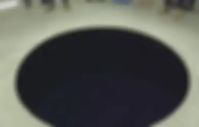 Kakek Ini Terperosok ke Lubang 'Looney Tunes' di Sebuah Museum Usai Mengira Ilusi Optik