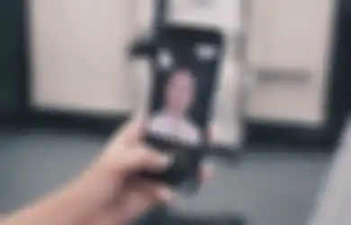 Smartphone Asal Vietnam Ini Punya Kamera di Dalam Layar, Siap Rilis Bulan Depan!
