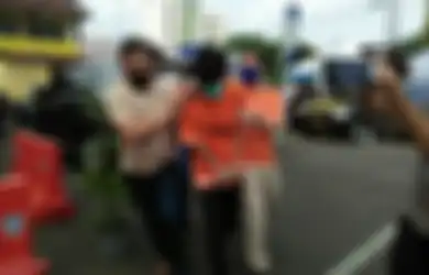 Tetangga Beberkan Tingkah Laku Sehari-hari Usai Ditinggal Ibunya Kawin Lagi, Penusuk Syekh Ali Jaber Ternyata Senang Posting Foto-foto Begini 