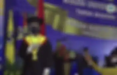 Bikin Netizen Kagum, Wisudawan Ini Joget Blackpink,  Rektor Pun Bingun