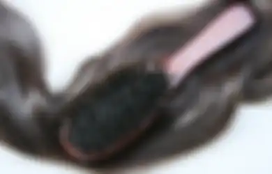 Jangan Disepelekan, Gini Langkah Membersihkan Sisir Sesuai Jenisnya!