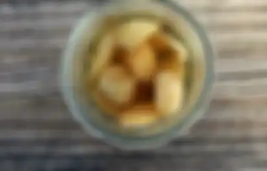 Nggak Pakai Mahal, Pria Ini Sukses Ratakan Perut Buncitnya Cuma Pakai Air Rendaman Bawang Putih, Begini Caranya!