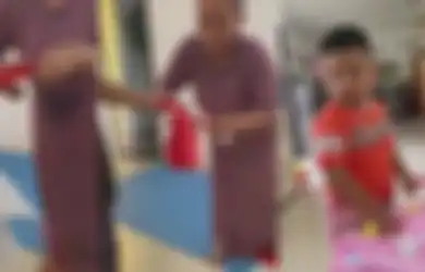 4 Fakta Video Viral Ibu di Sumedang Gunting Bendera Merah Putih dengan Girang di Depan Buah Hatinya, Mulai dari Motif Hingga Nasibnya Kini