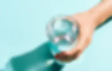 Minum Air Putih Bisa Menurunkan Berat Badan? Ini Penjelasannya!